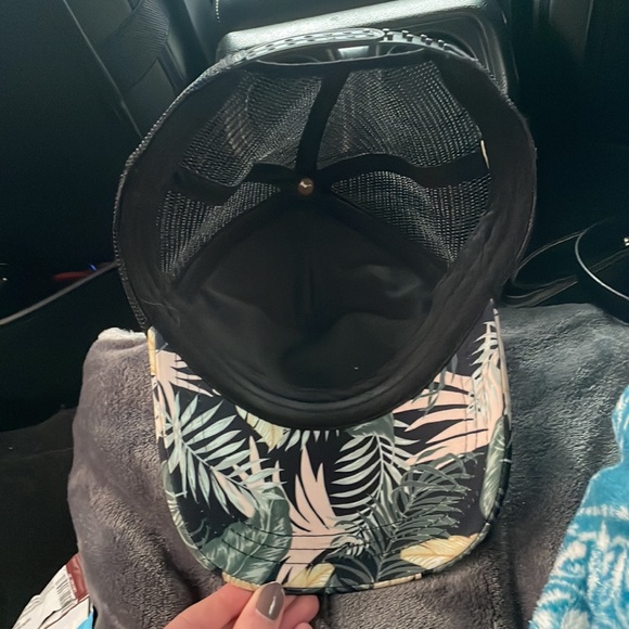 Rip curl black and floral hat mesh back coastal cowgirl - Picture 2 of 4